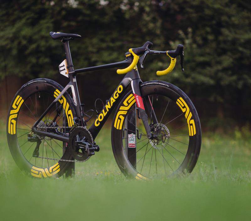 从粉色到黄色：Tadej Pogačar 的 Colnago V4R 获得环法自行车赛待遇