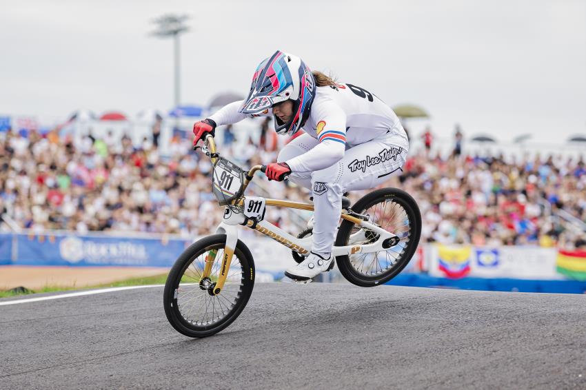 巴黎奥运会：顶级选手备战BMX和场地冲刺